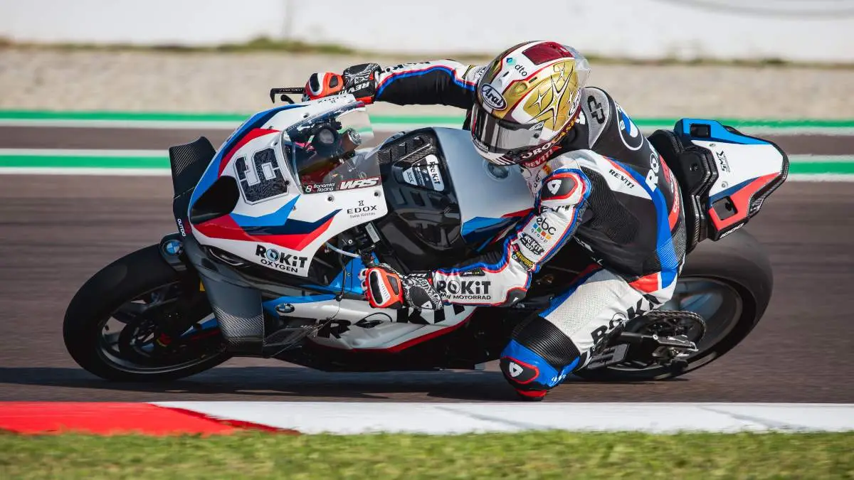 Danilo Petrucci guida la BMW M 1000 RR in gara Superbike al Cremona Circuit