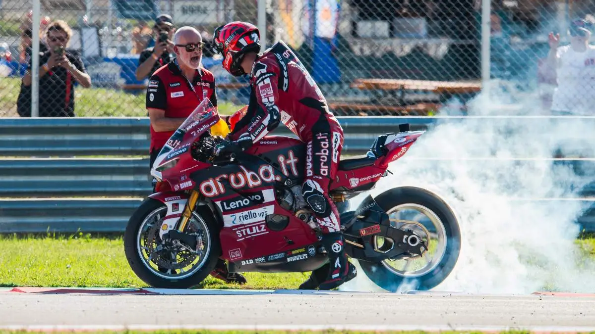 Iker Lecuona sulla Ducati Panigale dopo la vittoria in Gara 1 Superbike al Cremona Circuit