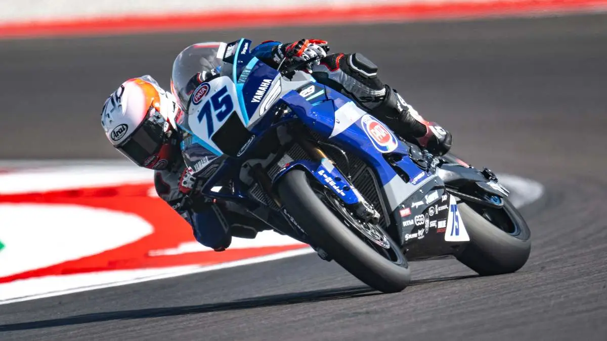 Albert Arenas guida la Yamaha R9 Supersport sulla pista di Jerez