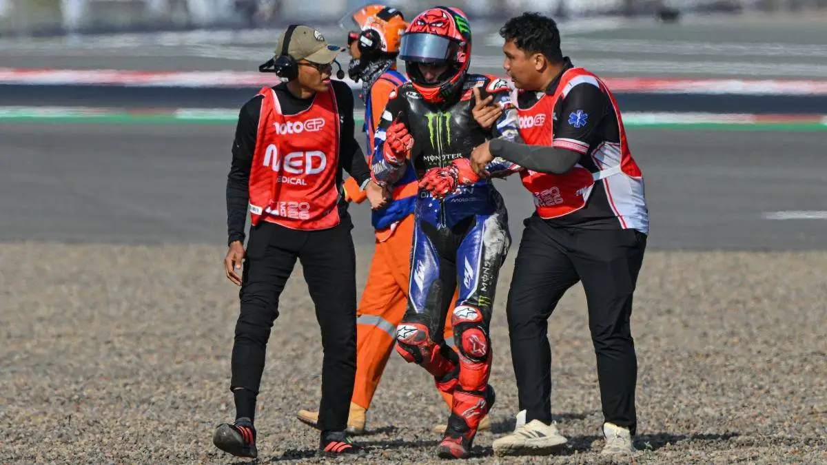 Fabio Quartararo dopo la caduta nelle Prove MotoGP in Indonesia