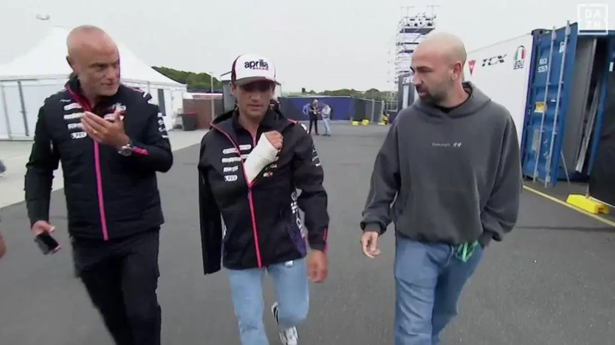 Jorge Martin pilota Aprilia MotoGP nel paddock a Phillip Island