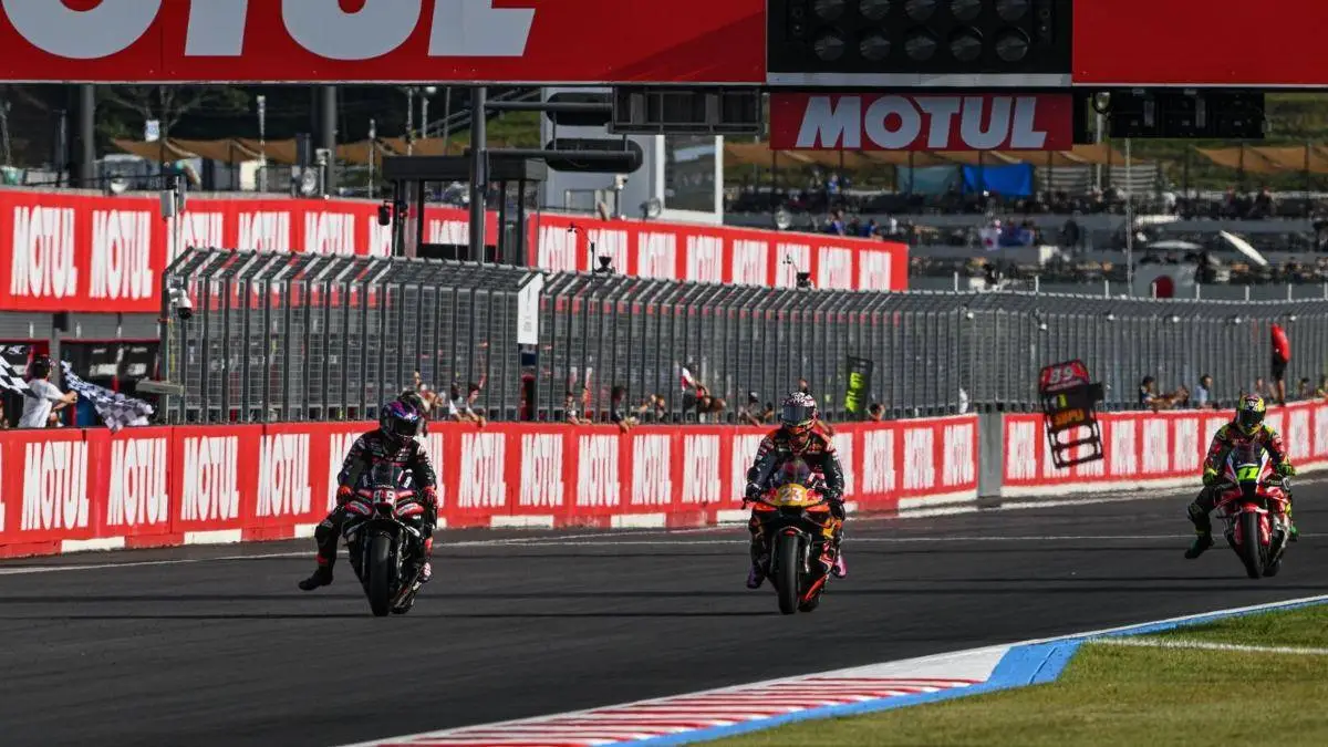 Jorge Martin, Enea Bastianini e Diogo Moreira al traguardo della Sprint MotoGP a Motegi