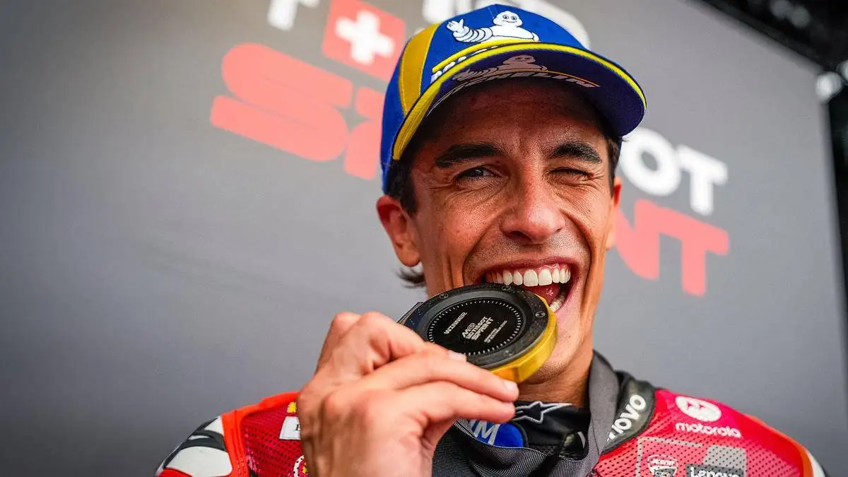Marc Marquez festeggia la vittoria nella Sprint Race MotoGP a Phillip Island