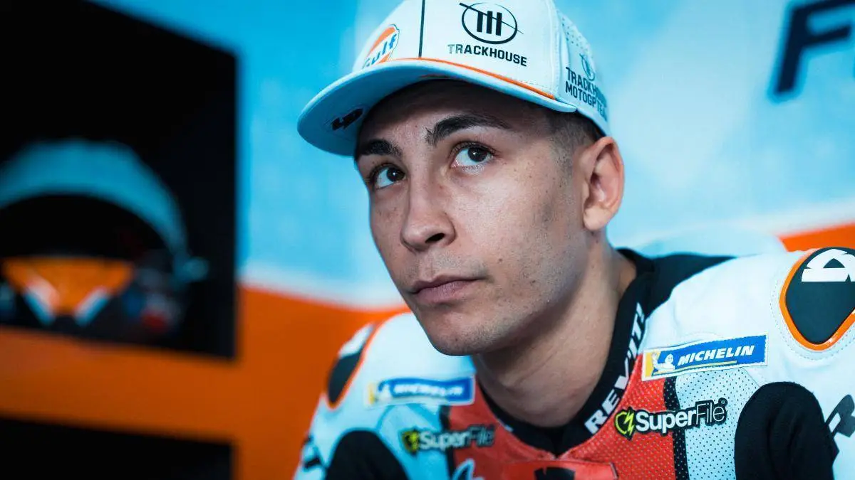 Raul Fernandez pilota Trackhouse MotoGP nel box in Indonesia
