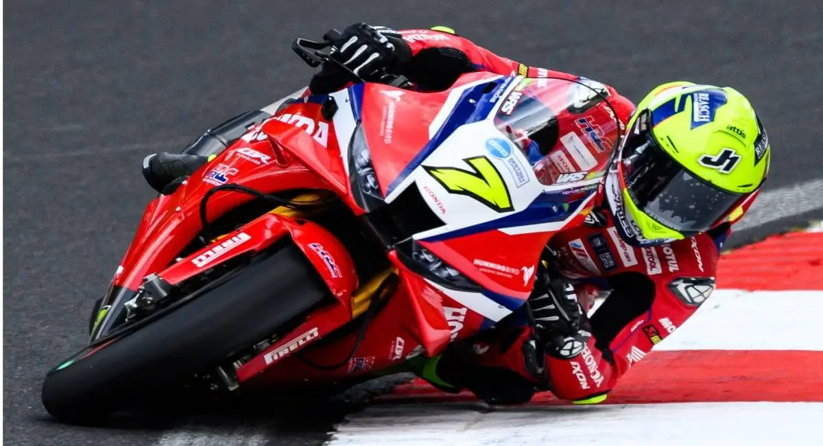 Superbike: Rayn Vickers