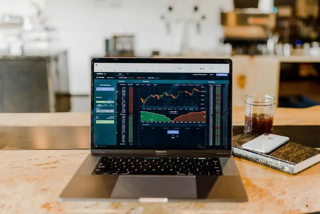 mcafee lanceert gedecentraliseerde exchange cryptobenelux