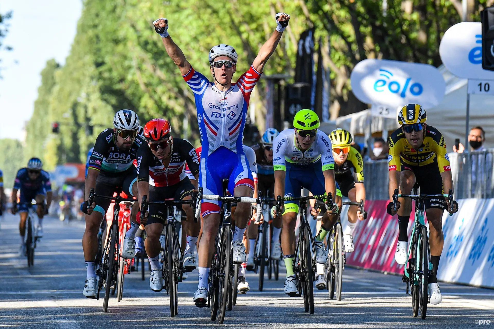 Arnaud Démare wins third stage at Giro d'Italia