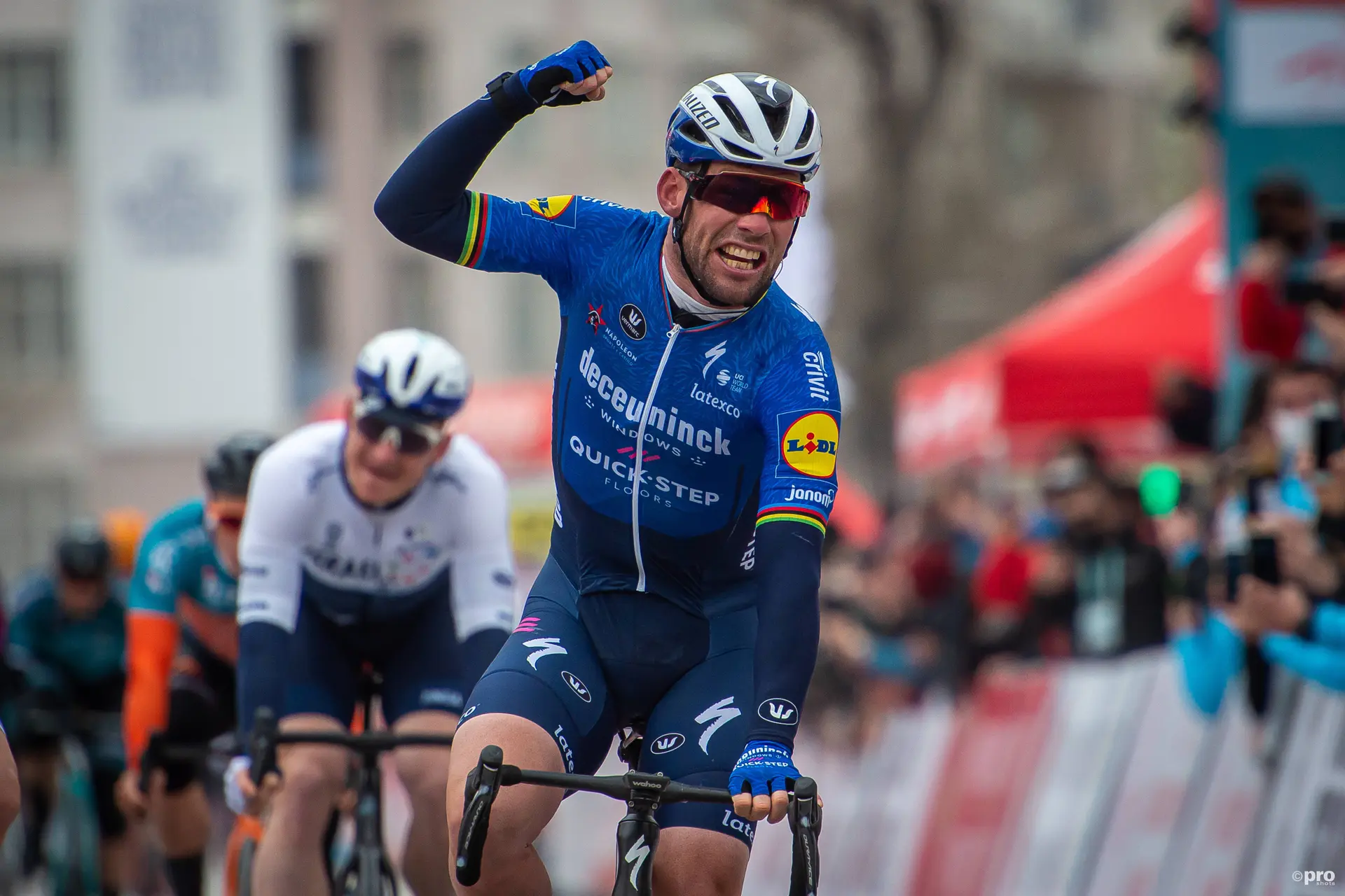 Milano - Torino: Mark Cavendish takes important bunch sprint win