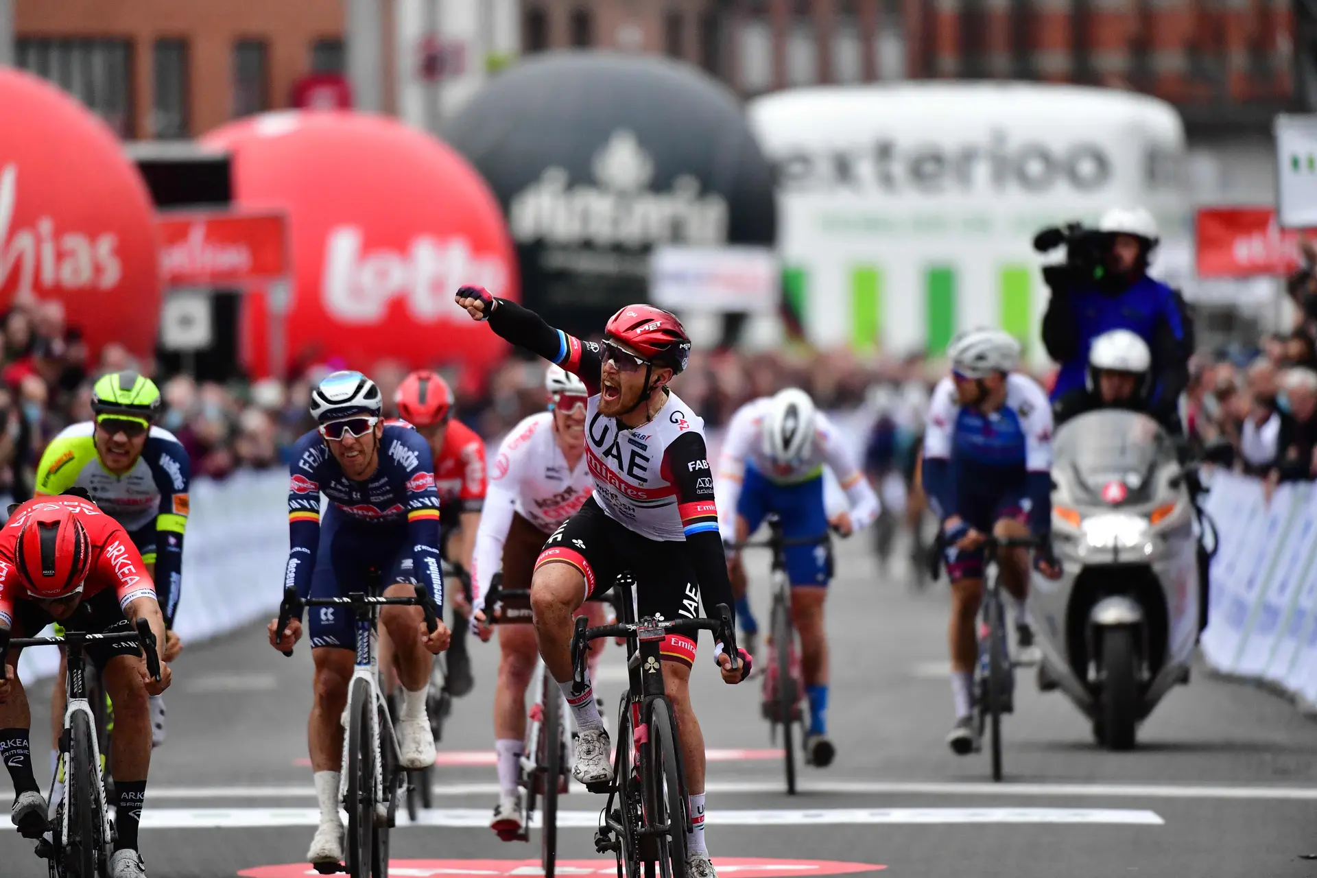 Le Samyn: Matteo Trentin wins short group sprint after agressive race