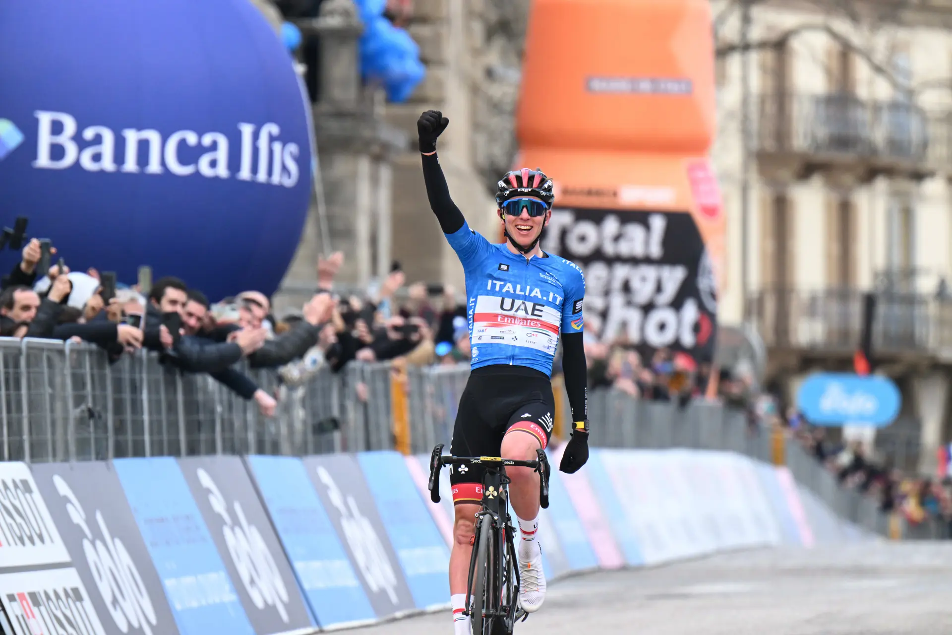 Final startlist (with bibs) Tour de France with Pogacar, Roglic, van Aert, van der Poel, Jakobsen, Ganna and Vingegaard