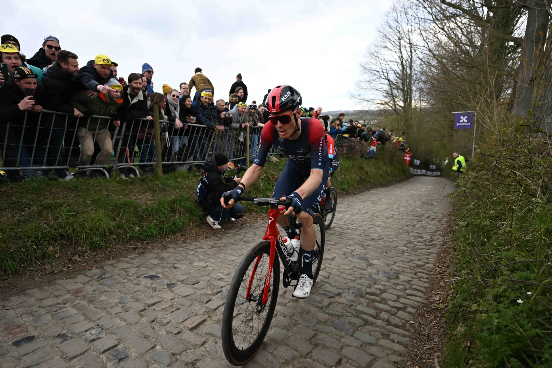 Dylan van Baarle conquers Paris-Roubaix