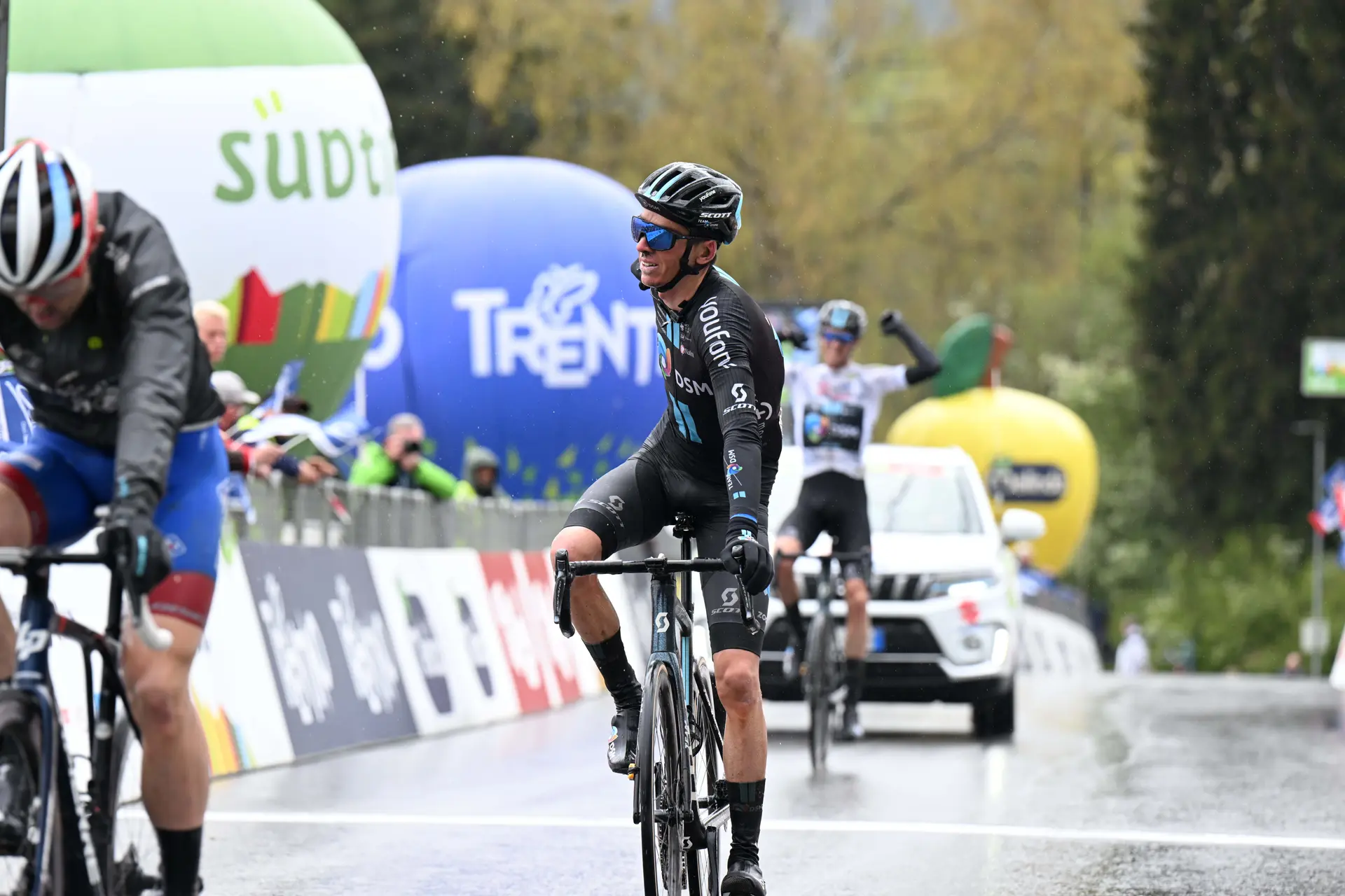 Giro d'Italia | Team DSM take well-rounded team to Italy, eyeing sprints but also the GC with Romain Bardet
