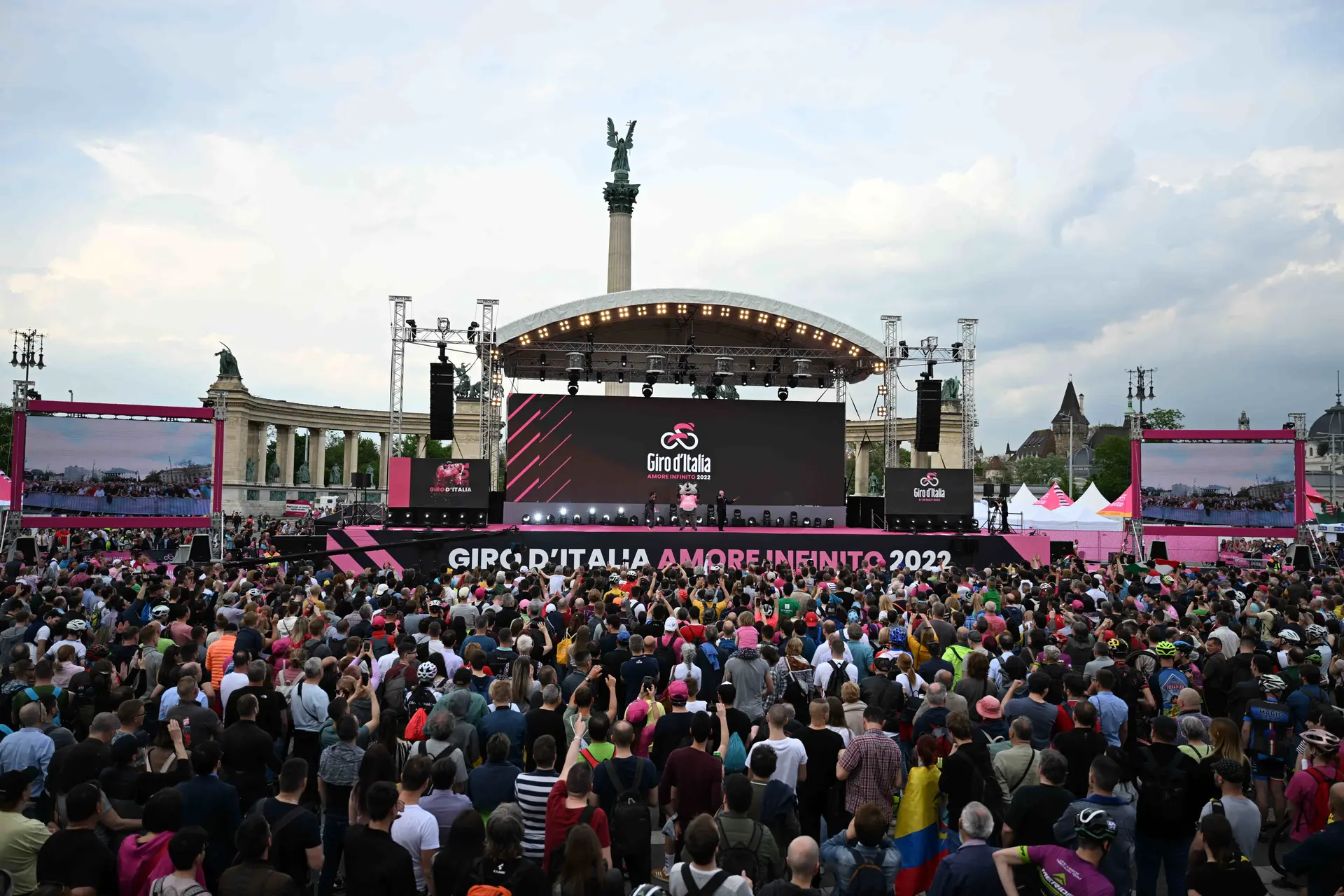 Final startlist Giro d'Italia with Van der Poel, Carapaz, Cavendish, Ewan, López and Valverde