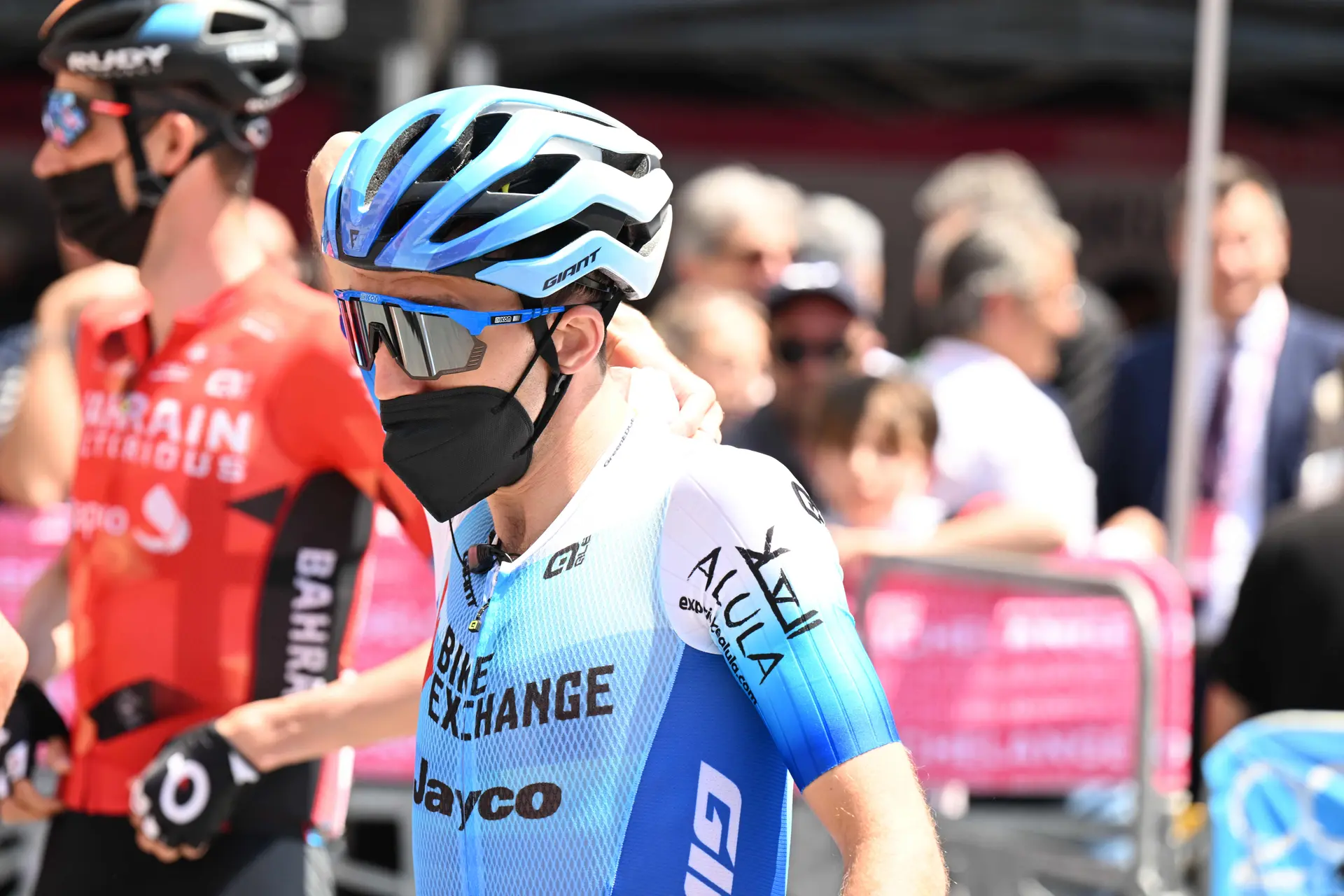 "The knee pain grew worse and worse" - Simon Yates' doctor justifies Briton's abandon