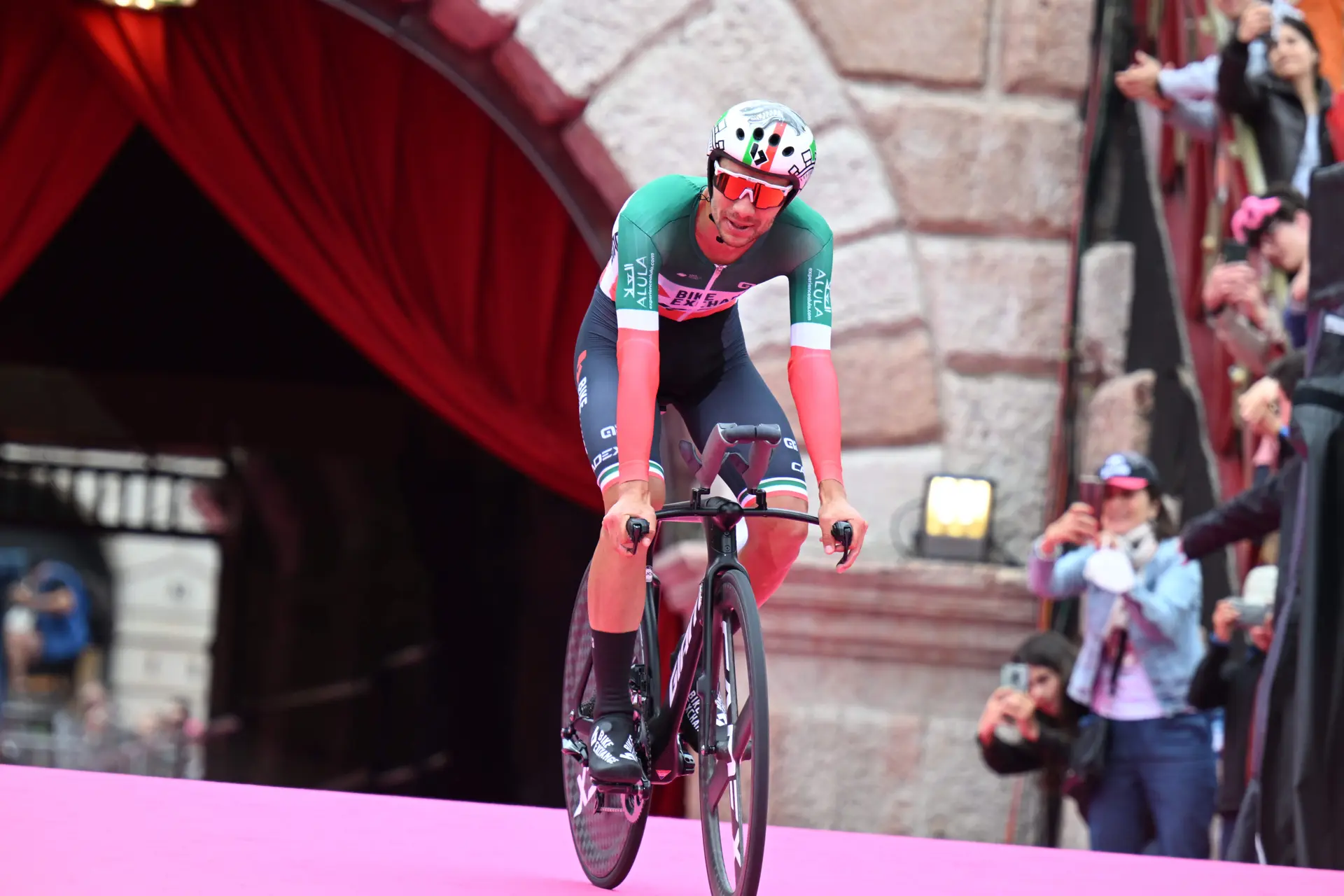Giro d'Italia: Matteo Sobrero wins final time-trial as Jai Hindley saves debut Giro win