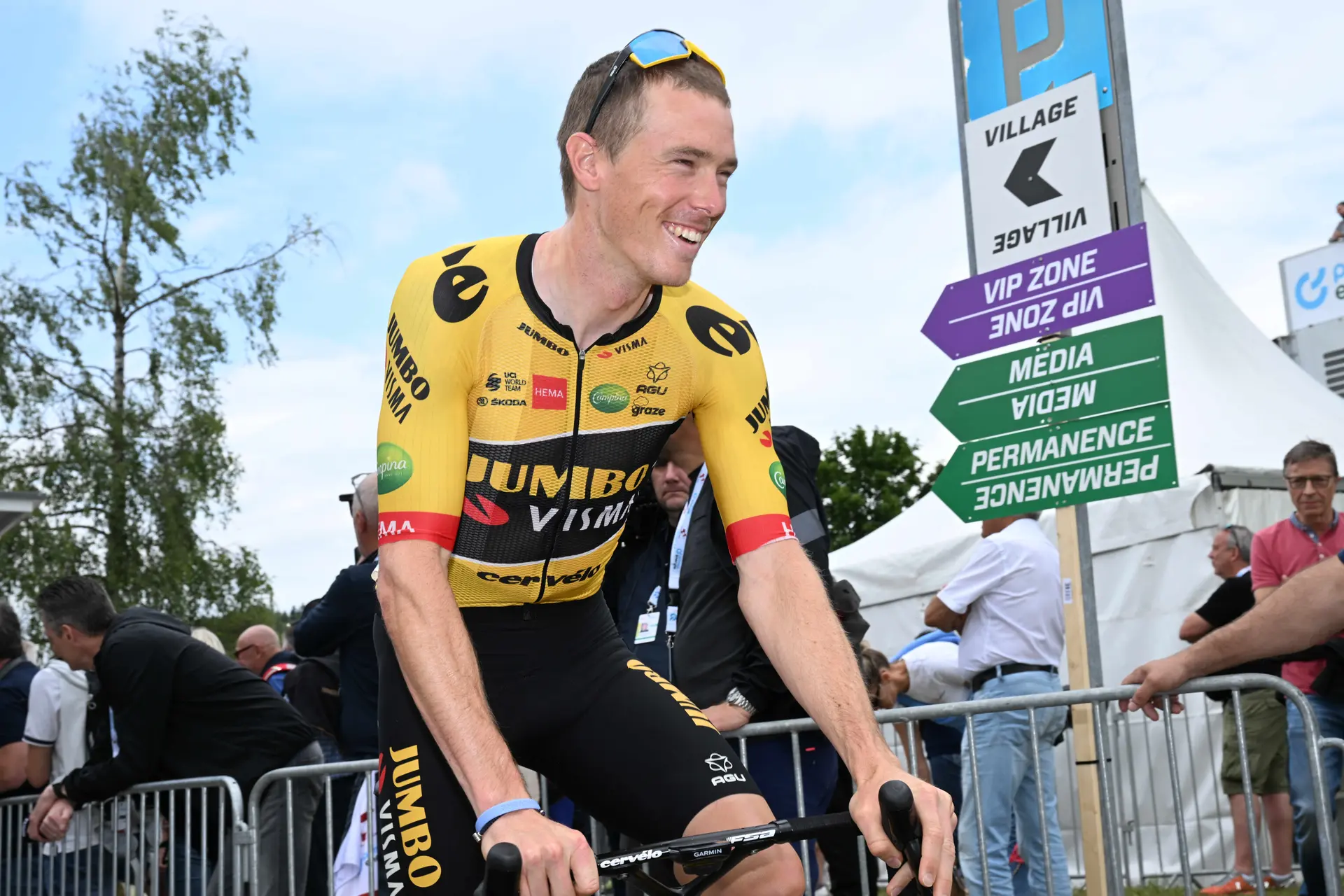 "Roglic is a very good guy to work for. He's pretty chill" - Rohan Dennis on Roglic domestique role, time-trials responsibility and 2023 goals