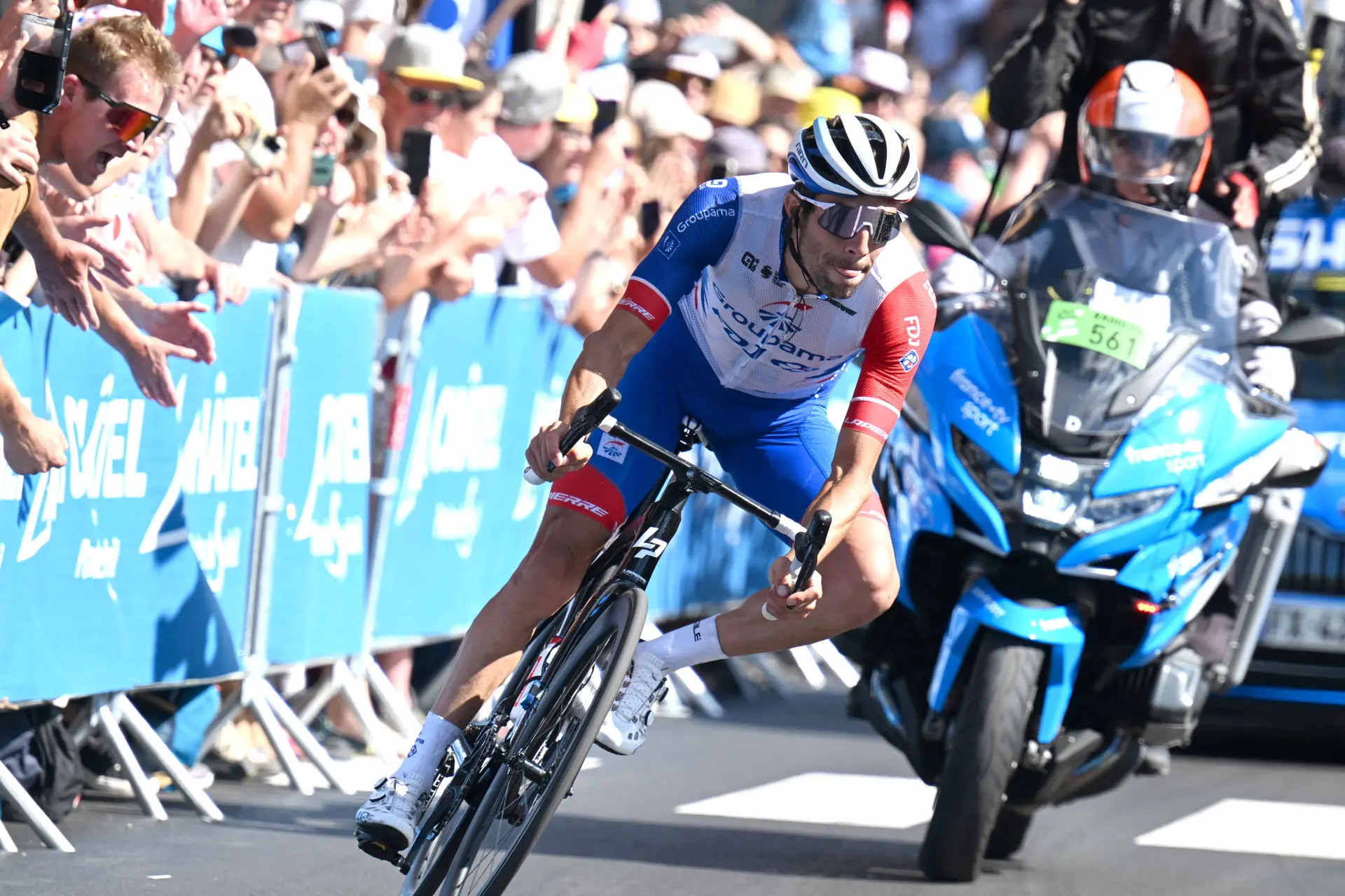 Long effort "reassures me on my condition" however doesn't reward Thibaut Pinot