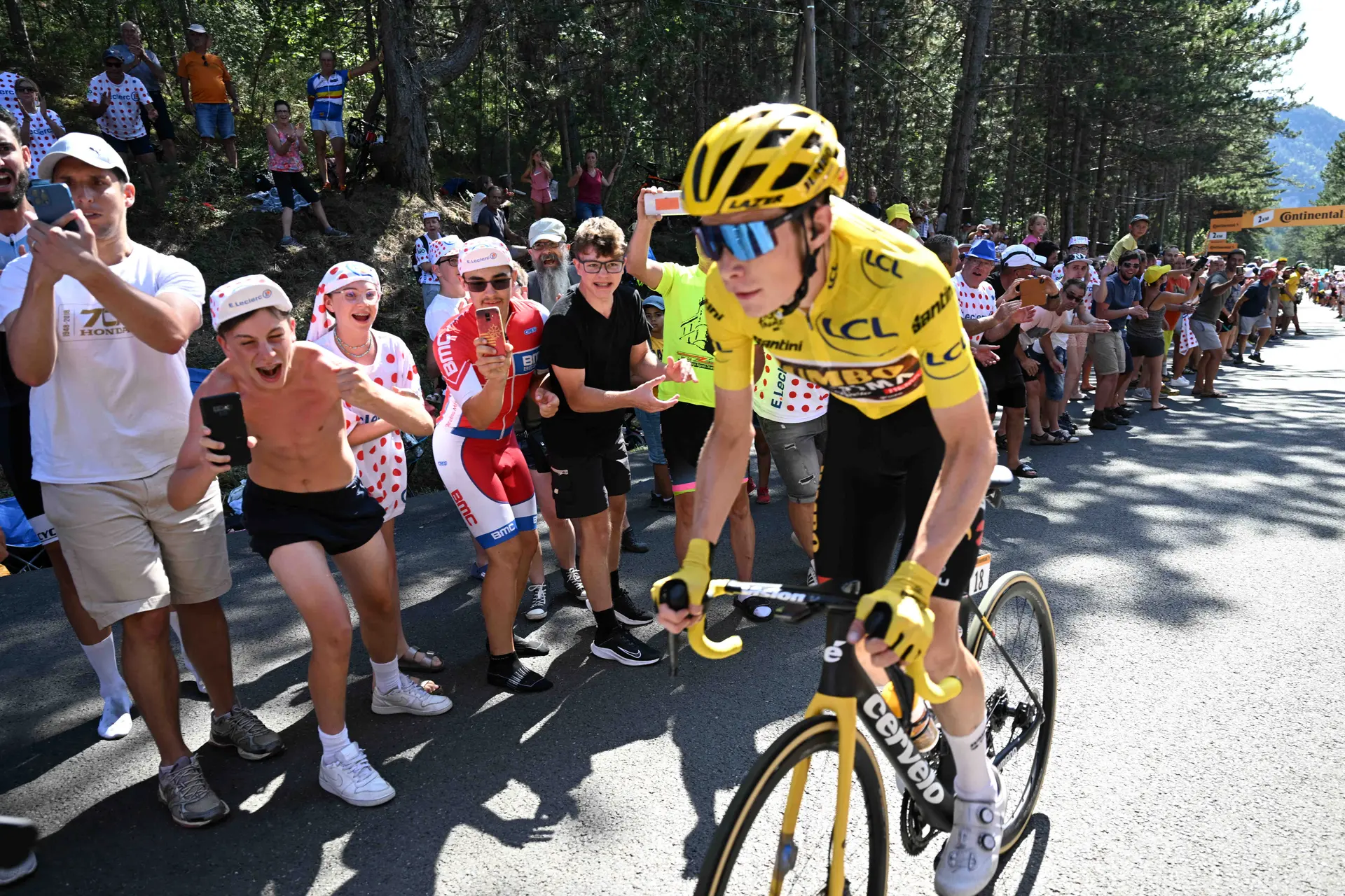 Jonas Vingegaard expects "man against man" with Pogacar in the Pyrenees