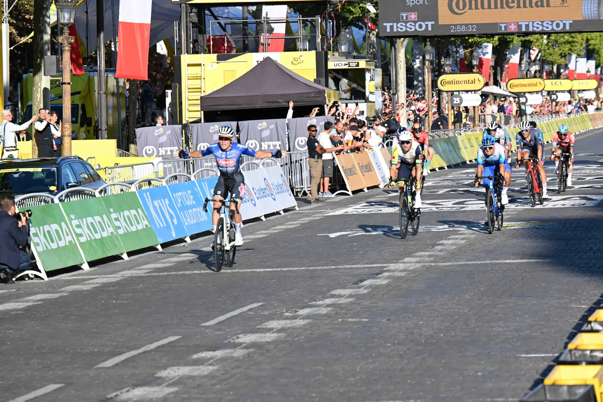 Jasper Philipsen wins final Tour de France stage as Jonas Vingegaard is crowned Tour de France winner