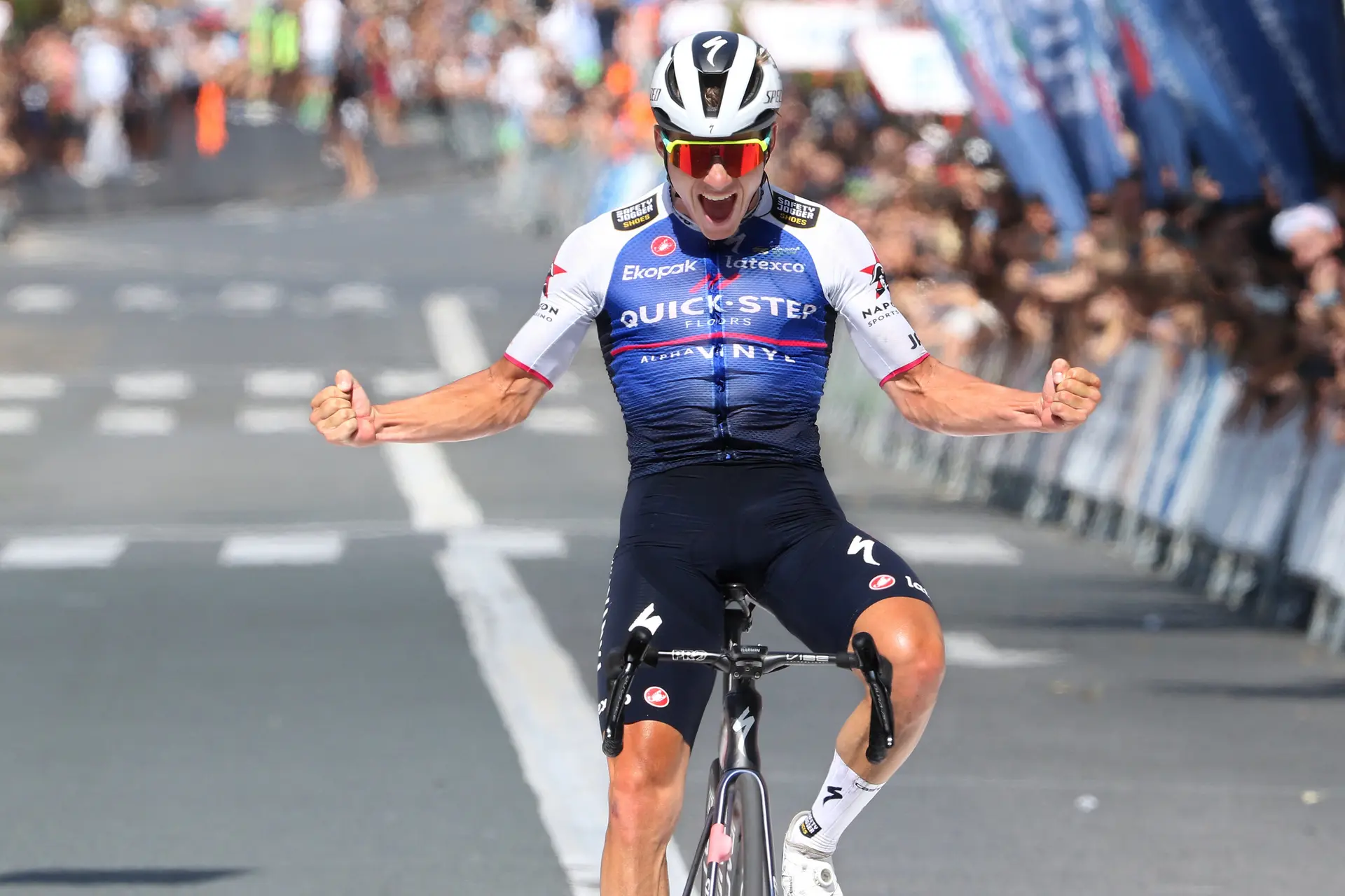 "The leader's jersey is nice, but so early in a big stage race, perhaps a poisoned gift" - Lefevere on Remco Evenepoel taking red jersey