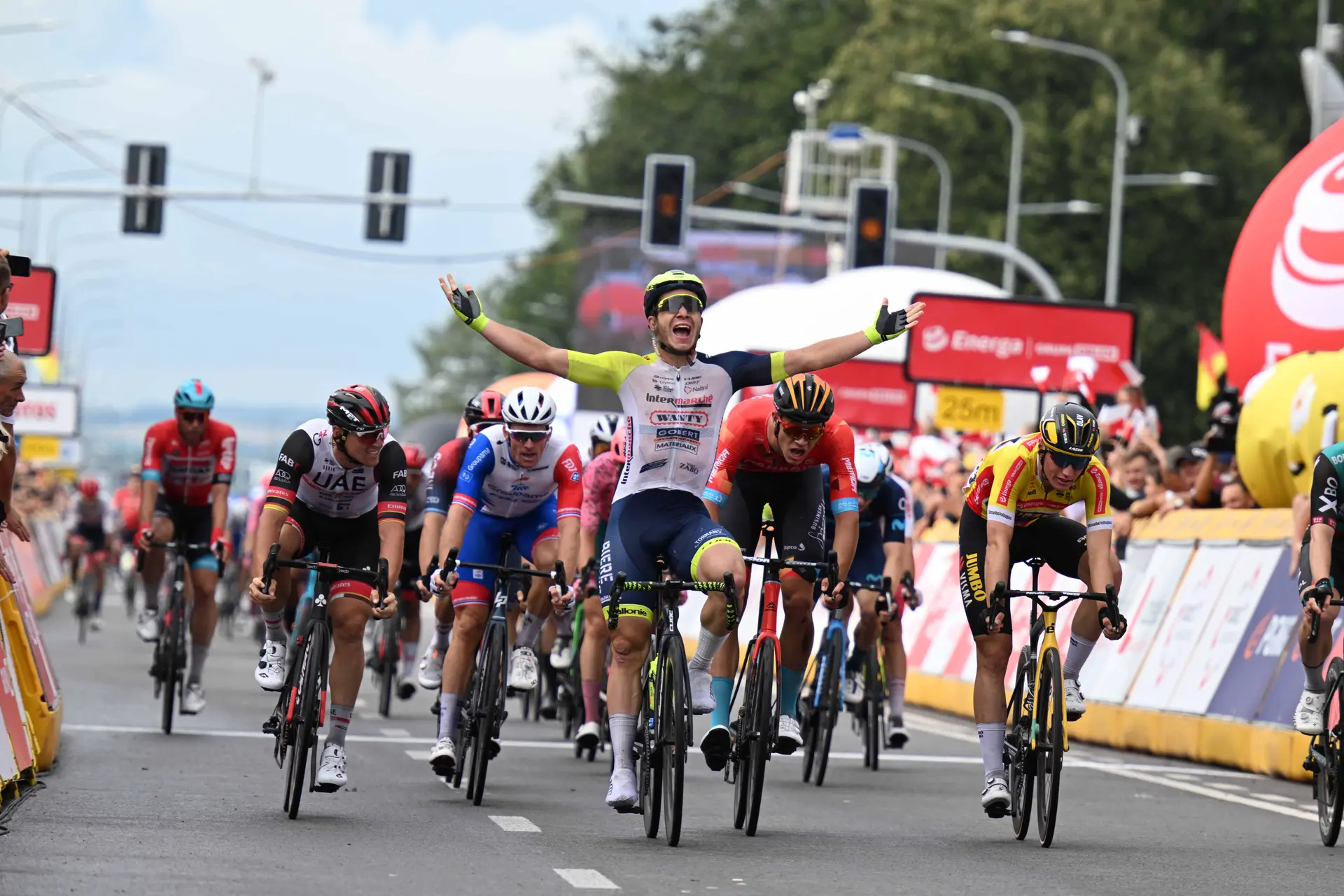 Tour de Pologne: Gerben Thijssen wins stage two in thrilling bunch sprint
