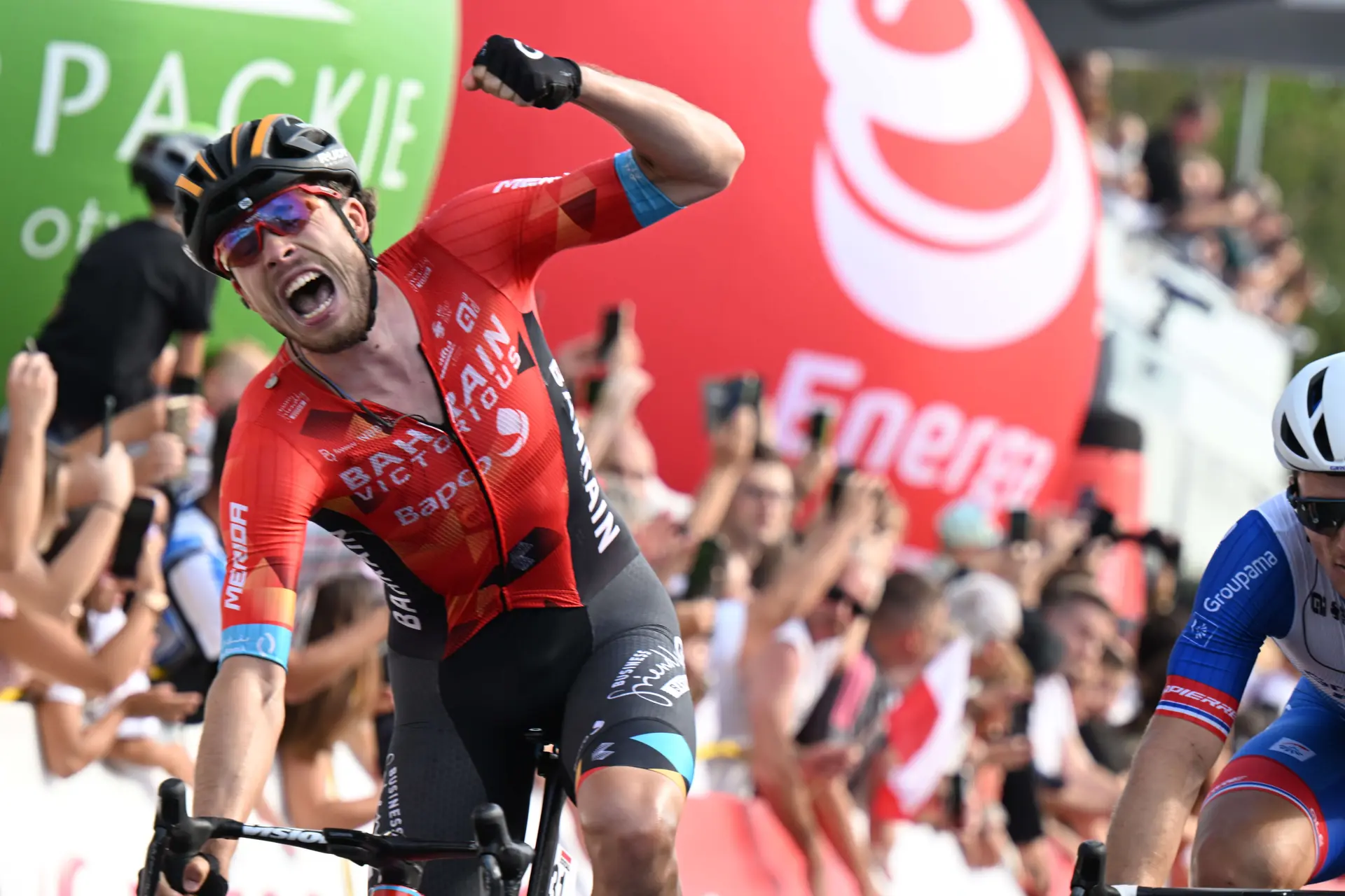 Phil Bauhaus wins crash-marred stage 1 of Tour Down Under