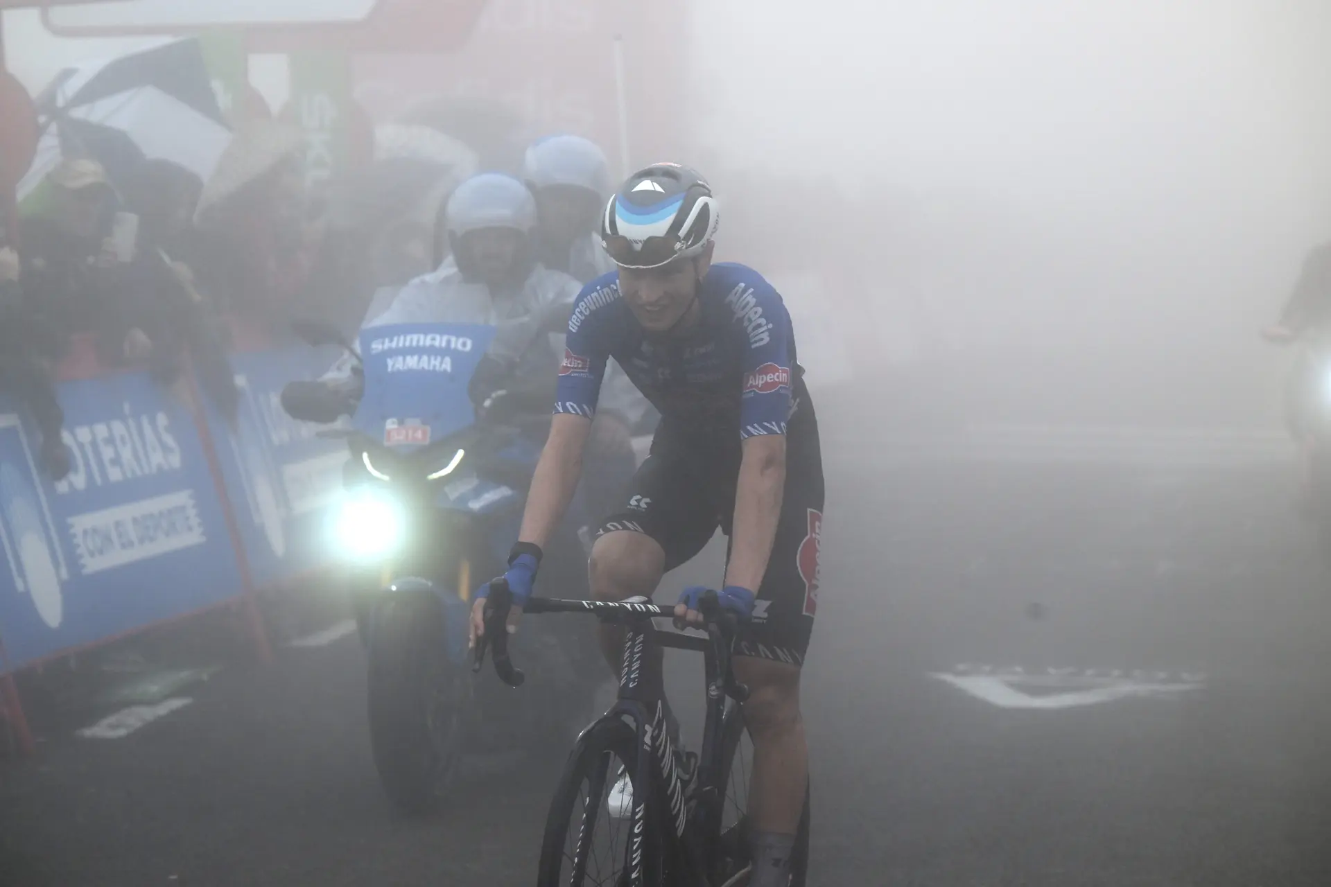Jay Vine destroys GC contenders with Vuelta a Espana win as Remco Evenepoel drops Roglic into red jersey
