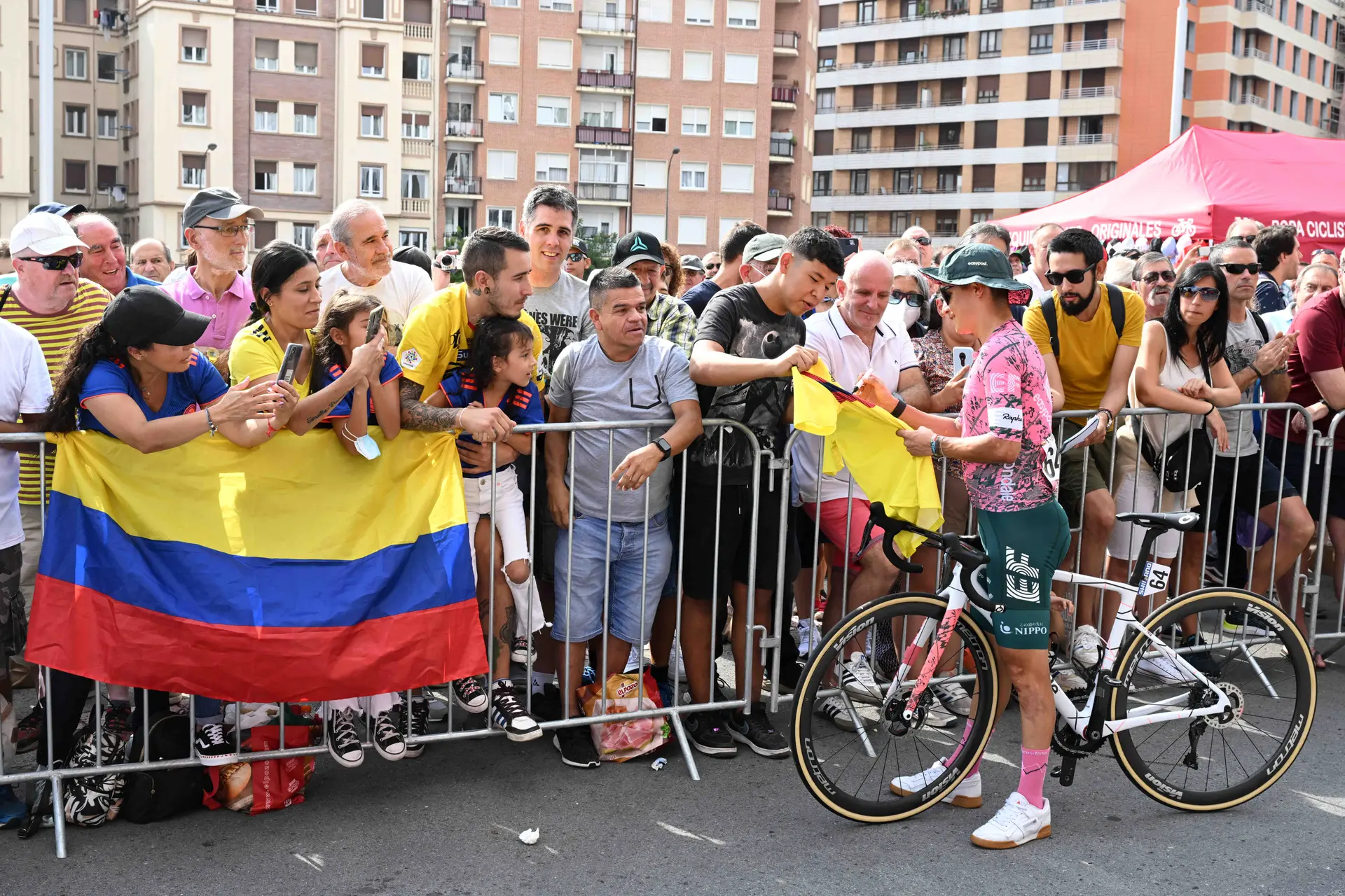 Esteban Chaves conquers Colombian road race national title, Martínez and Quintana complete podium