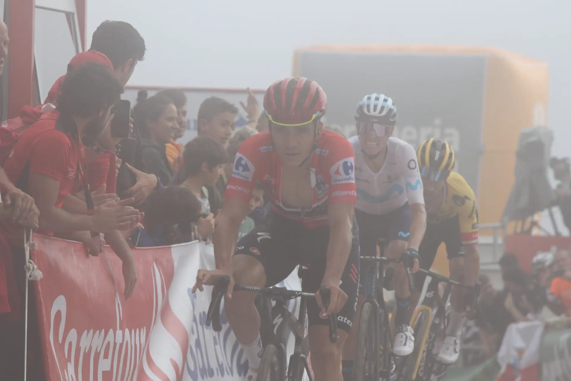 Evenepoel passes first test in red: "The goal was not to lose time and if there was an opportunity to take time"