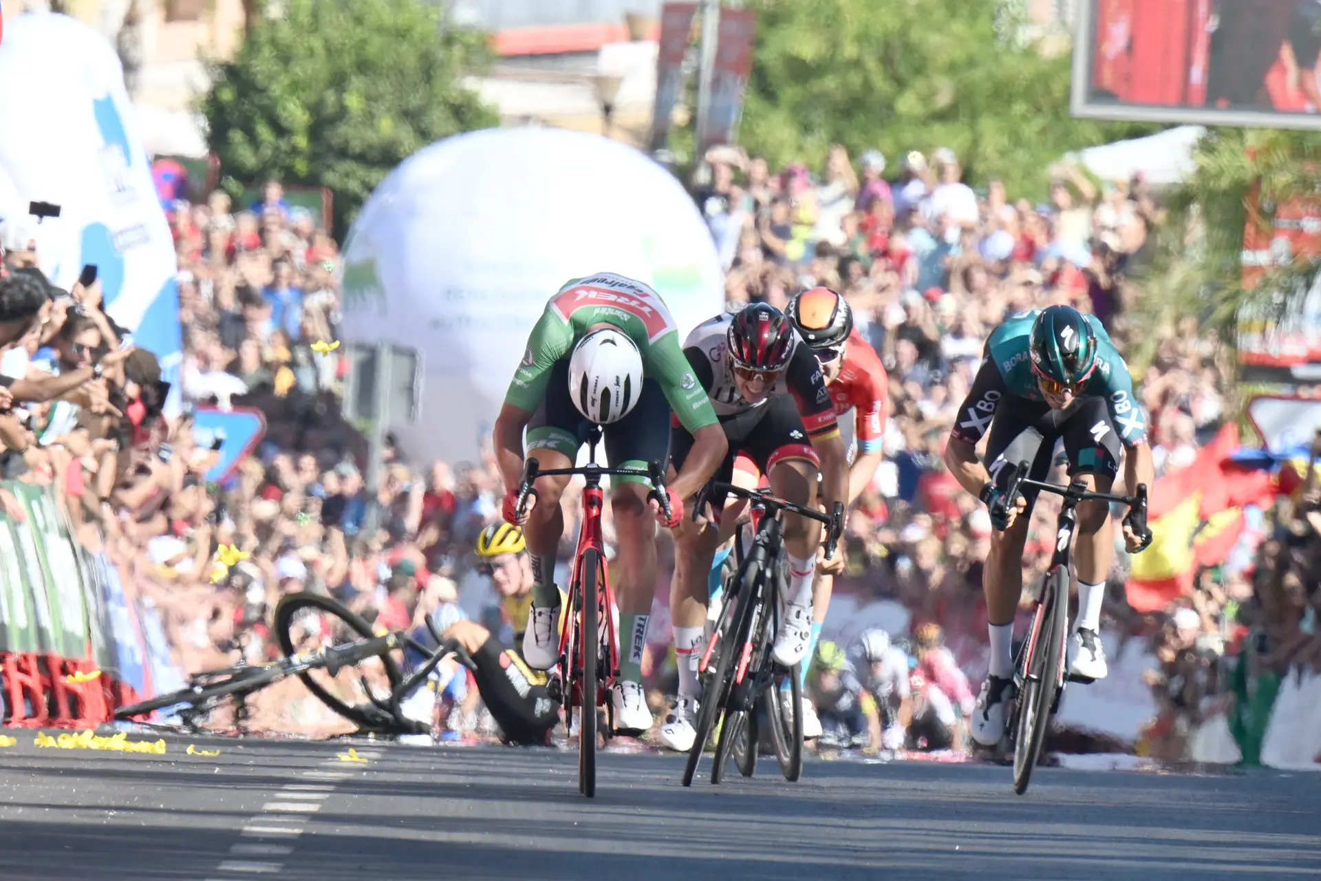 Roglic's injuries revealed | Medical Report & Fines - Vuelta a Espana 2022 stage 16