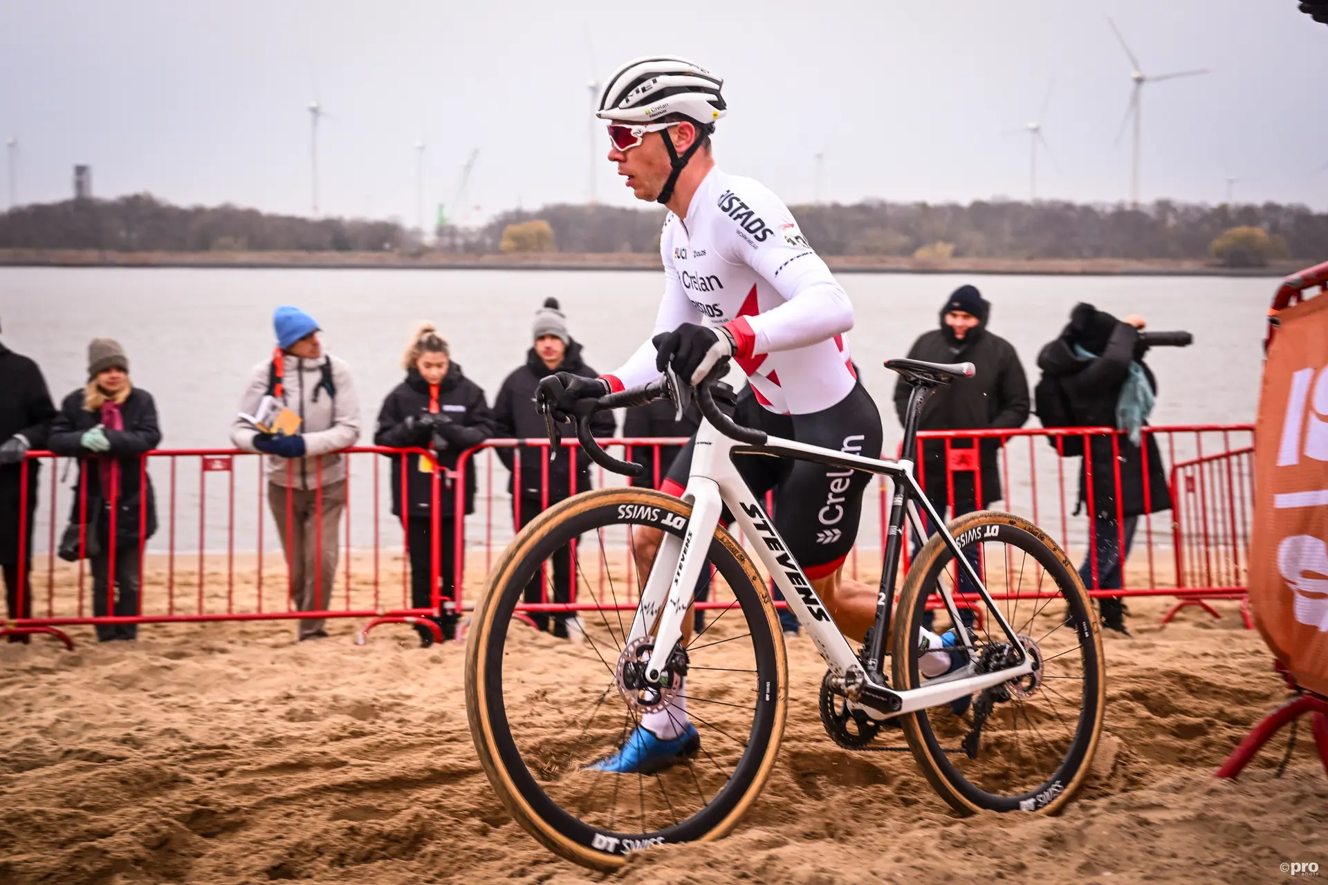 Laurens Sweeck takes the win in CX Otegem