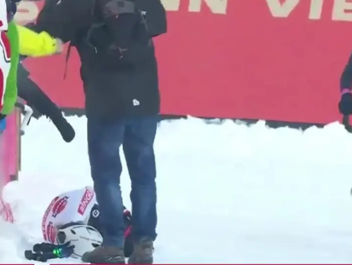 Fem van Empel unsure of recovery time from Val di Sole crash: "I am currently having a lot of pain in my left leg"