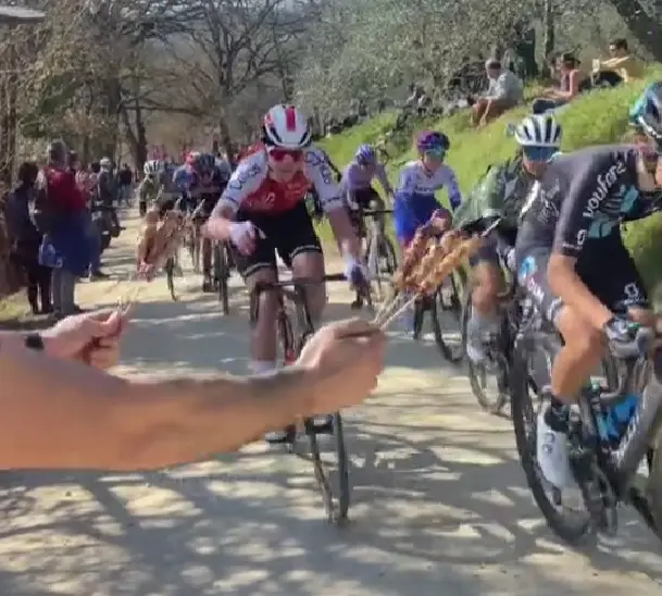 Video: Riders take on fan-made barbeque during Strade Bianche Donne