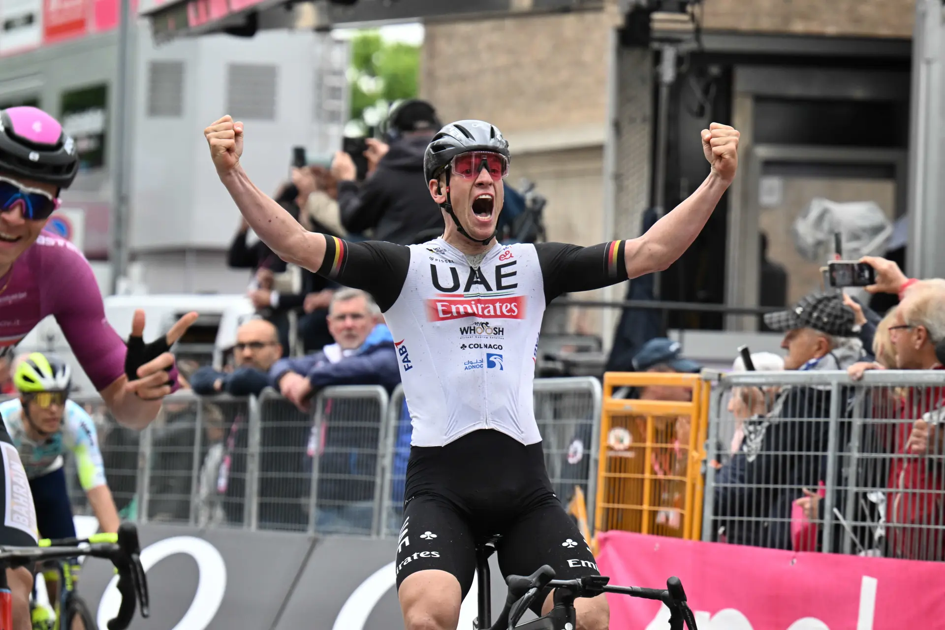 Pascal Ackerman takes photo finish win as crashes cause more GC drama on stage 11 of the Giro d'Italia