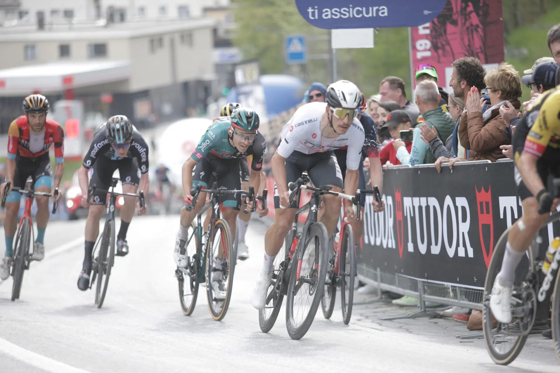 "You could clearly see that everyone was good" - João Almeida believes legs were saved at Crans-Montana