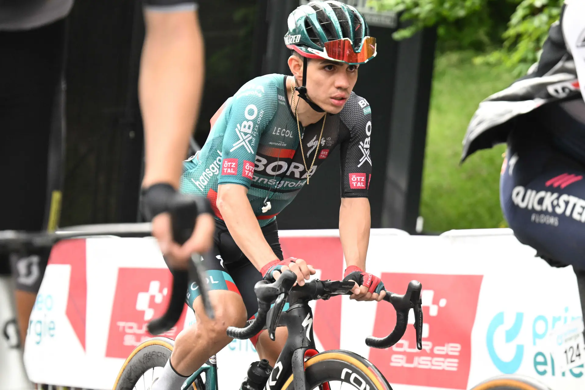 O trepador colombiano Sergio Higuita lidera a BORA - Hansgrohe na Volta aos Alpes