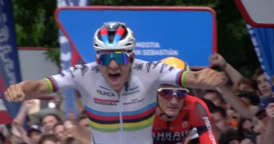 VIDEO: Remco Evenepoel's brutal sprint to beat Pello Bilbao at the Clásica San Sebastián
