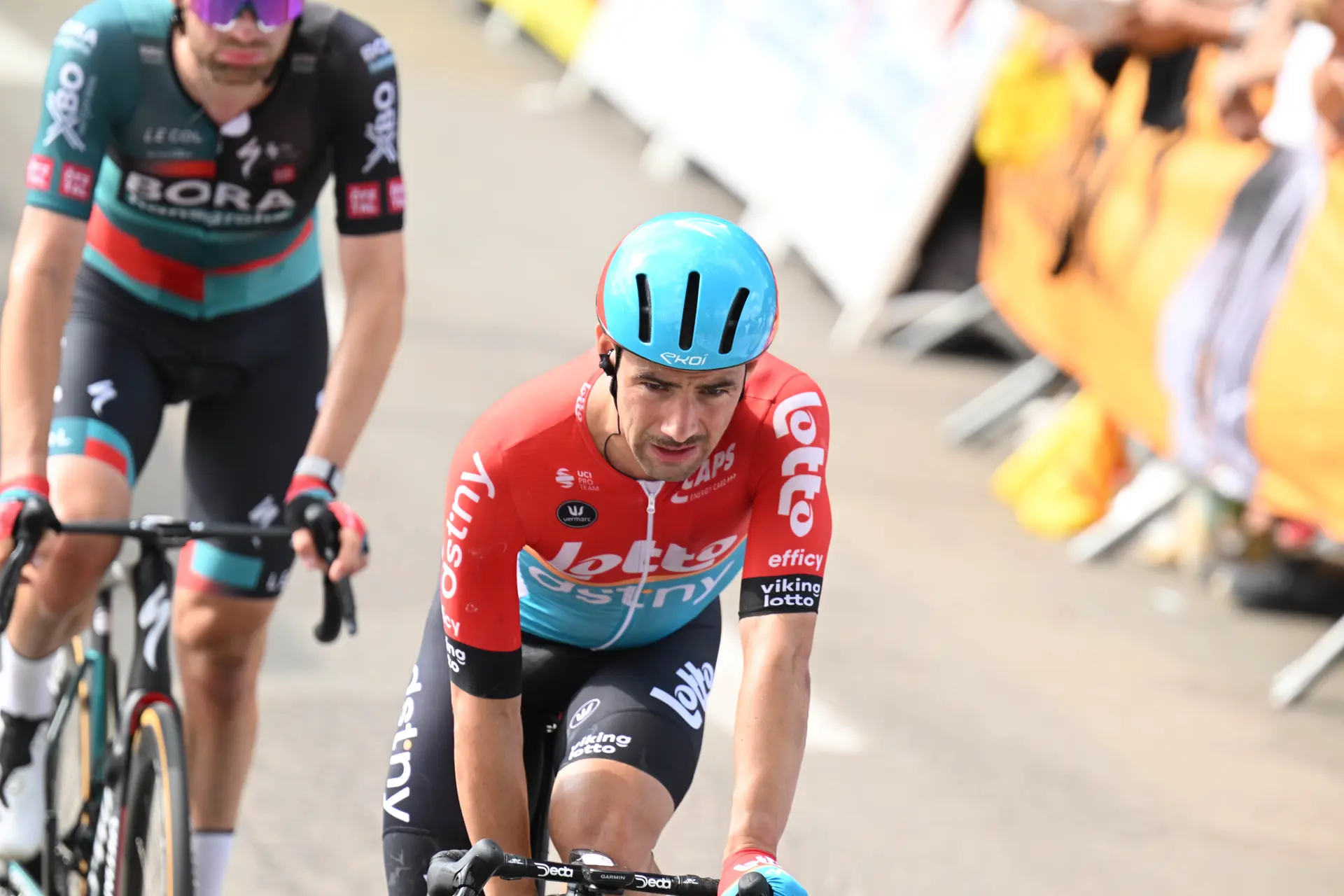 Victor Campenaerts não compreende bem a decisão da UCI de proibir as manetes de travão para dentro: "Para mim, é simplesmente uma regra da treta"