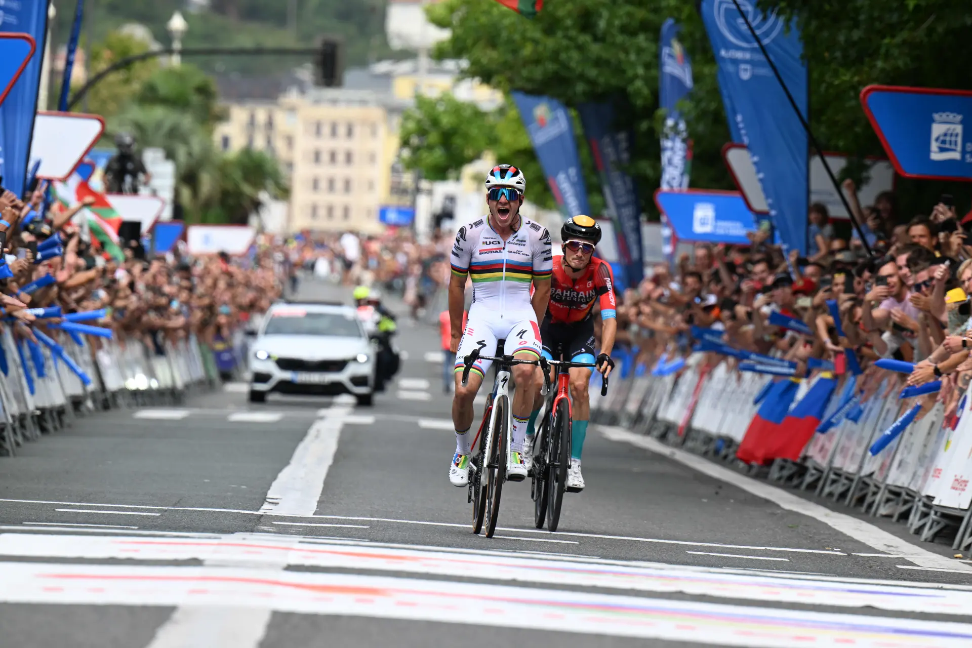 Volta à Espanha : Remco Evenepoel vence primeira chegada em alto e veste camisola vermelha ; Thomas e Dunbar perdem tempo