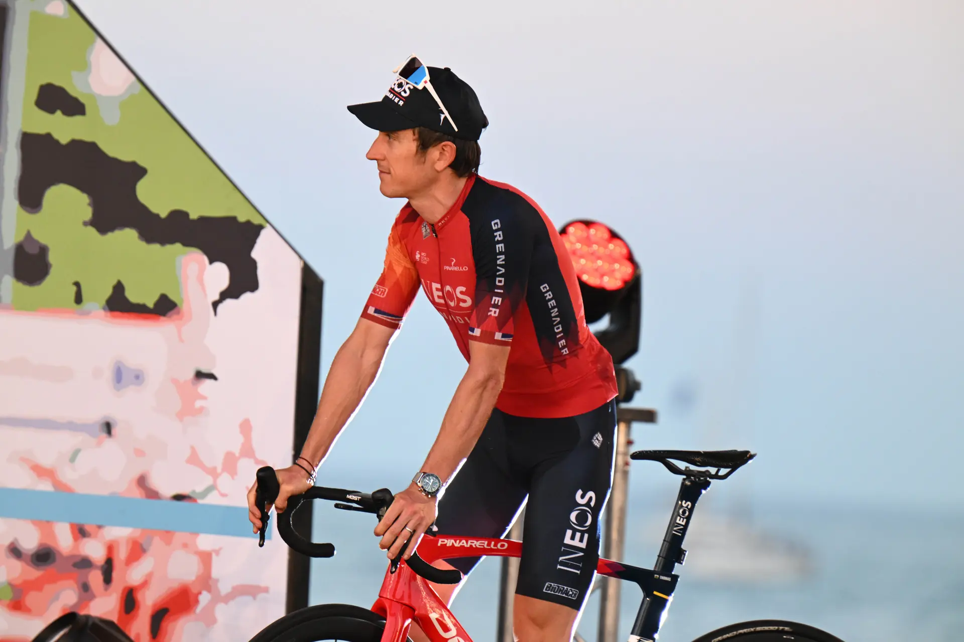 "Os corredores pedalaram como idiotas" Geraint Thomas sobre a queda da etapa 4
