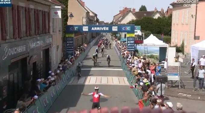 Fabio Christen takes thrilling stage win at the Tour de l'Avenir with heartbreak for Mexico's Isaac Del Toro