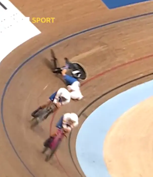 VIDEO: Charlie Tanfield crashes out of men's team pursuit at Glasgow World Championships