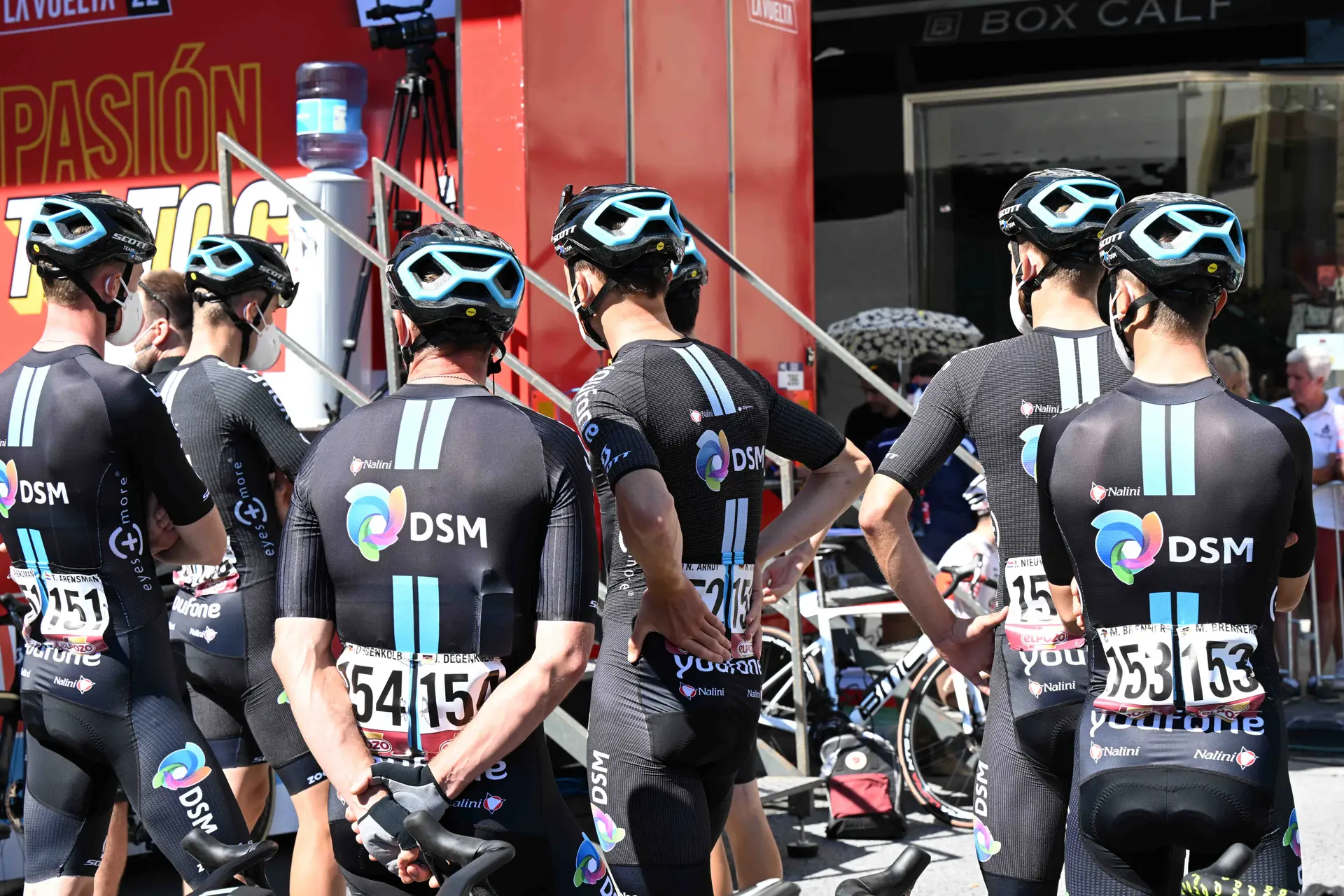 Equipa de desenvolvimento dsm-firmenich assina contrato com quatro talentosos ciclistas holandeses até 2025