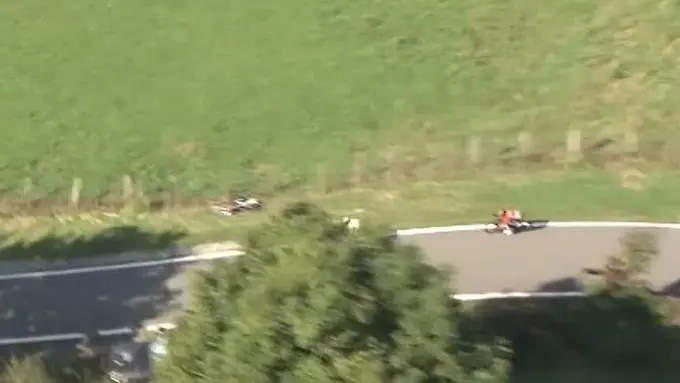VIDEO: Lennard Kamna goes off-road on descent to line of stage 15 at La Vuelta