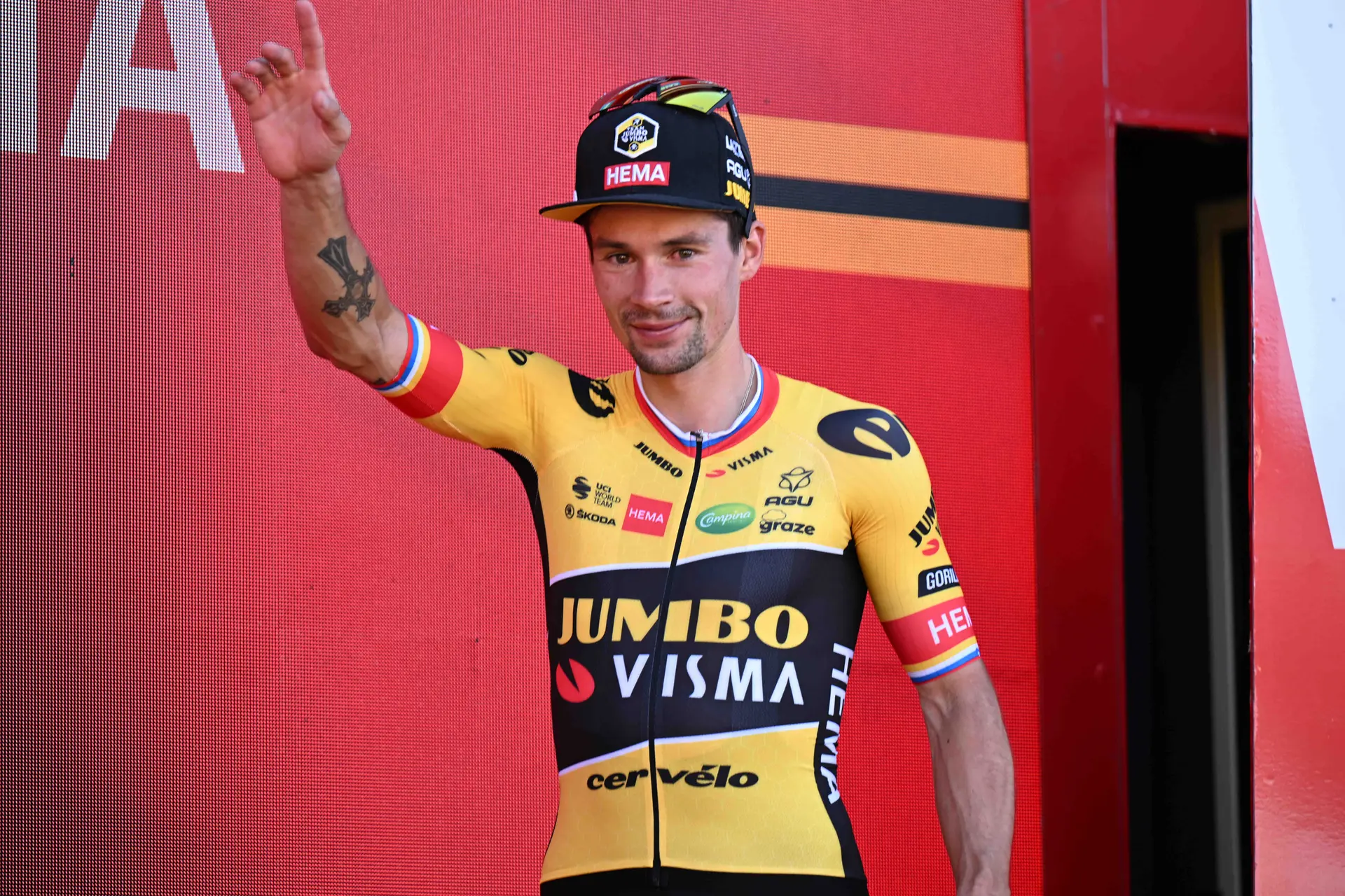 INEOS Grenadiers e BORA-hansgrohe lideram corrida por Roglic