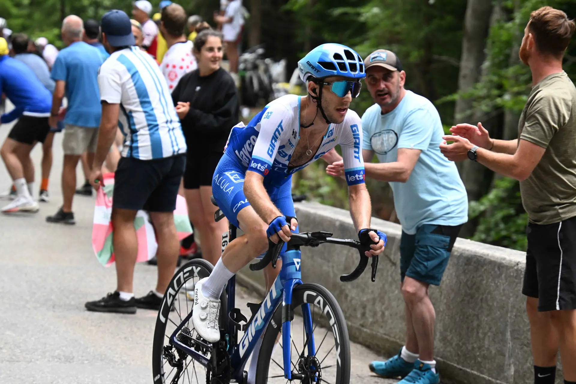 Benjamin Dyball bate o recorde de Vincenzo Nibali no Taiwan KOM Challenge, Simon Yates termina fora do top 5