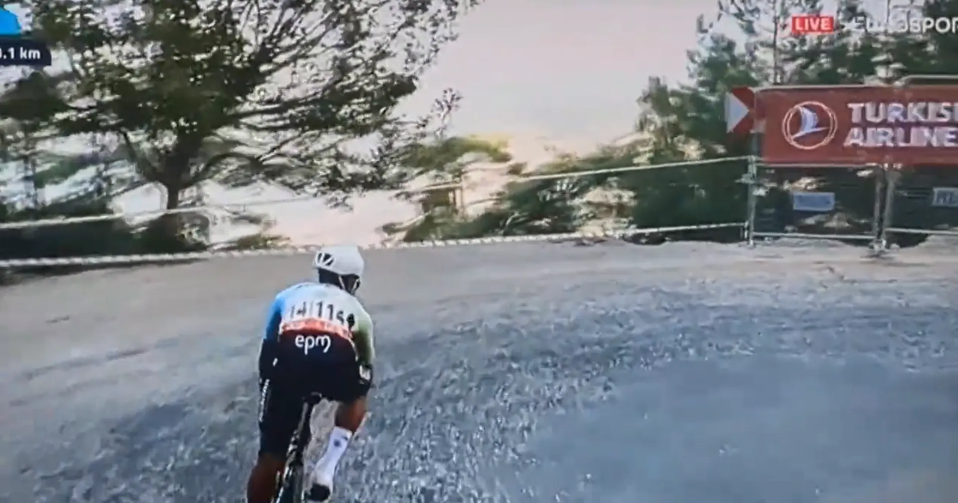 VÍDEO: Descida ASSUSTADORA na Volta à Turquia, com muito pouca proteção para qualquer ciclista que fosse demasiado rápido