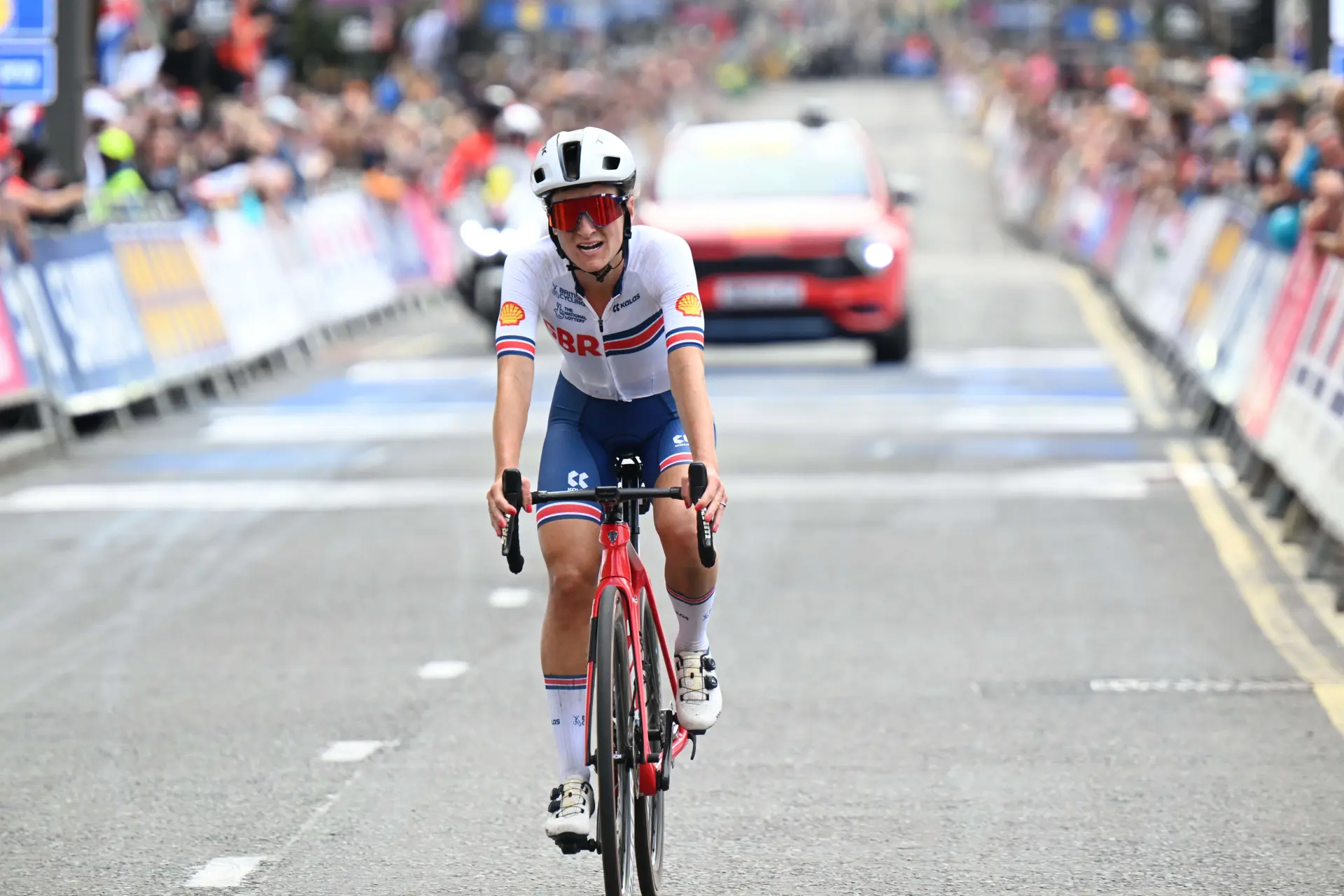 "Achava que o ciclismo era um desporto de senhores velhos..." Uma das ciclistas britânicas mais bem-sucedidas de sempre faz o balanço de uma carreira ilustre