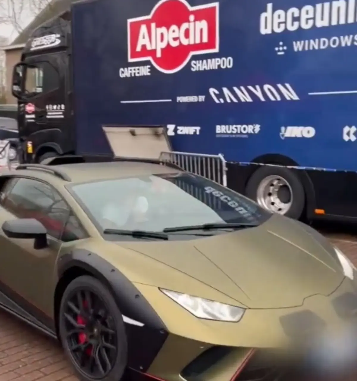 VÍDEO: Mathieu van der Poel chega ao GP Sven Nys num Lamborghini de luxo
