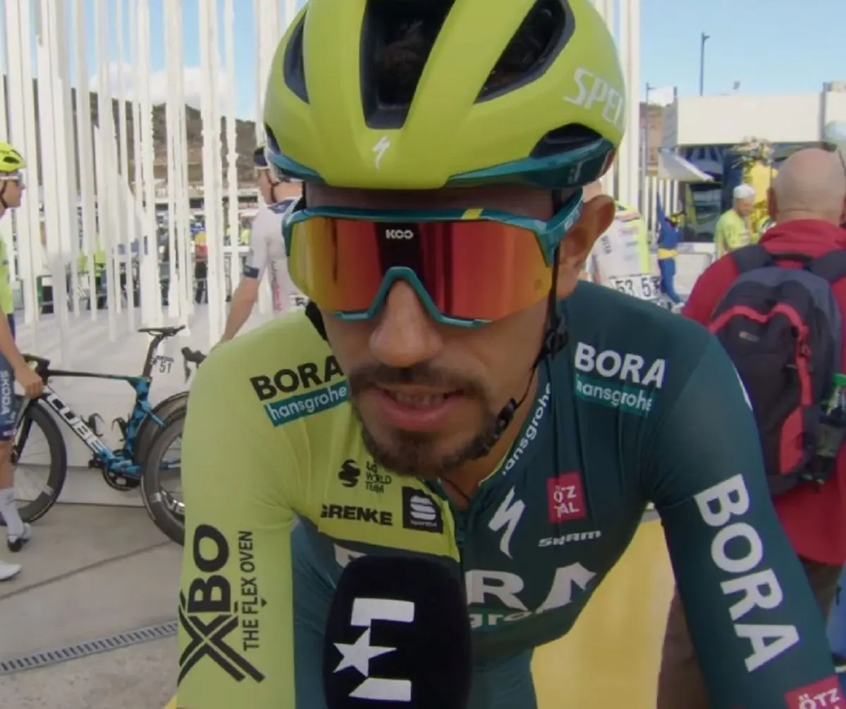 Daniel Martinez fica em segundo atrás de Pogacar: "Pensei que tinha hipóteses, mas no sprint ele levou as minhas pernas ao limite"